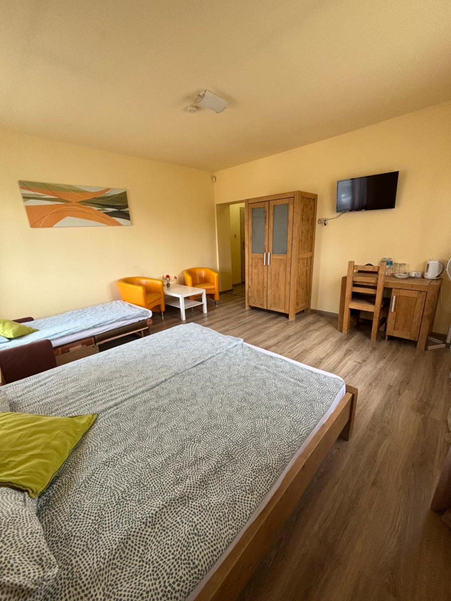 Bedrooms 3 Maja 15A Lodz  Exterior photo