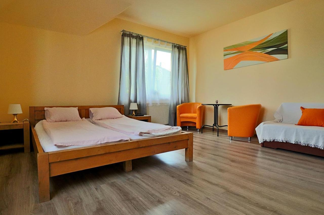 Bedrooms 3 Maja 15A Lodz  Exterior photo